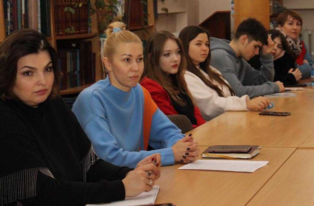 «Голокост. Ксенофобія. Права та обов’язки людини»: відбулося засідання кіноклубу Docudays UA «Право в об’єктиві» на Хмельниччині