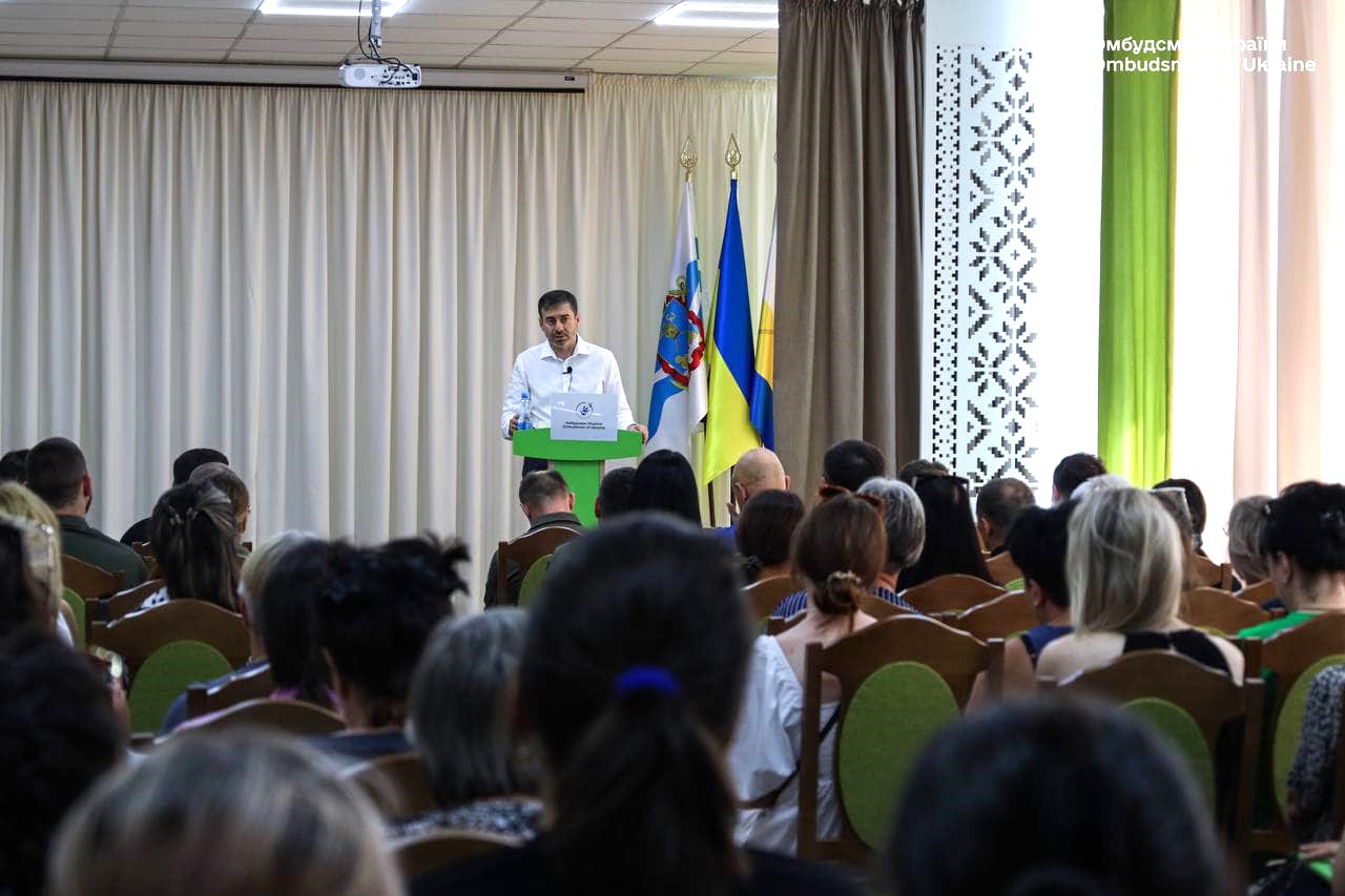Уповноважений провів зустріч з близькими українських воїнів у Миколаєві