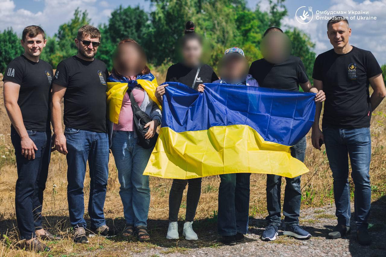 Повернули цивільних на підконтрольну Україні територію, які возз'єдналися зі своїми рідними